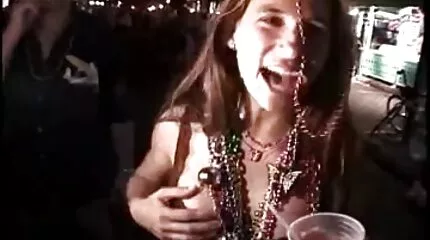 Las Vegas bartender sprede en ung free amatør sex pige for en blo