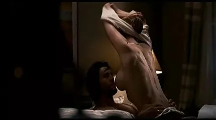 Blonde skubber en dildo i hendes fisse for at tage en brummer gratis amatør sex og cum