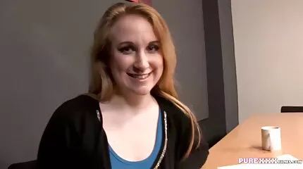 Smukke busty piger fuck med ejere af store amatørporno kufferter