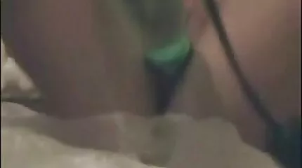 Fyr dygtigt fucks saftig Latina amatør pornofilm på hvid sofa
