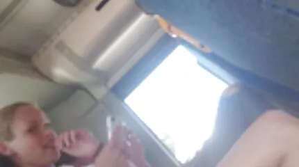 Busty ly arva i strømper amatørporno med lyst lader i en stor pik af mand